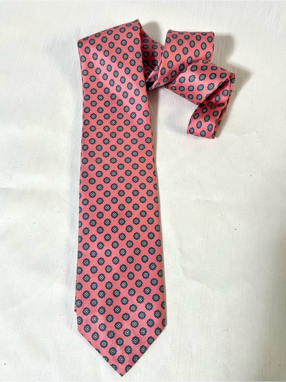 Men's Pink Medallion Silk-Effect Tie.Made in England